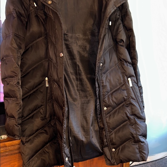 Kenneth Cole New York Size Large Women’s Black Quilted Jacket with Faux Fur Trim - Picture 2 of 8